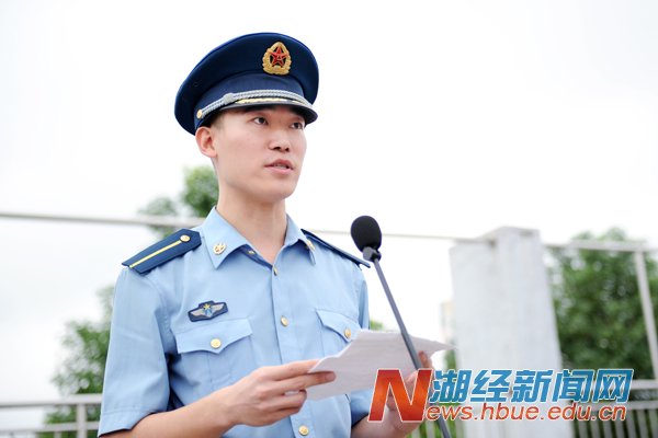 校党委副书记张奋勤,廖长林,法商学院院长杨正才,空军预警学院陆基